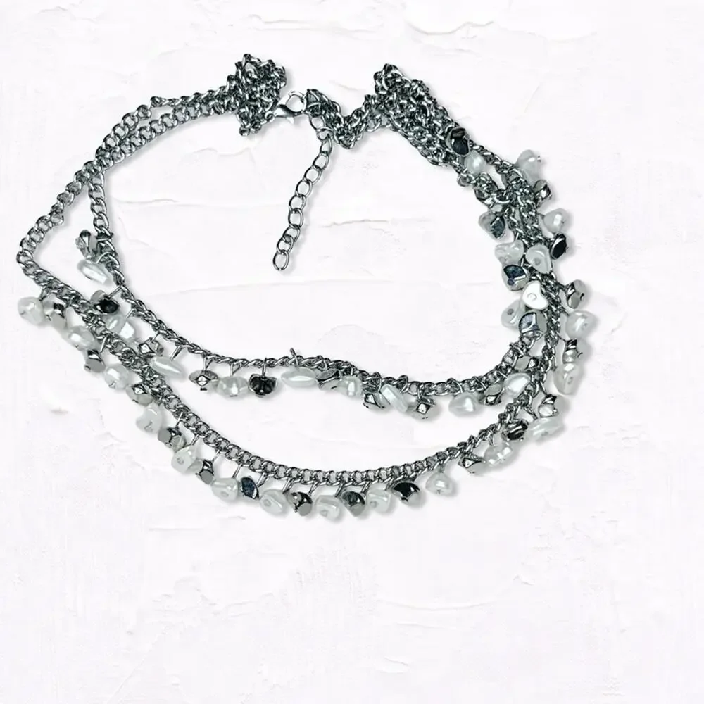6073gc. Silvertone Faux Pearl Necklace